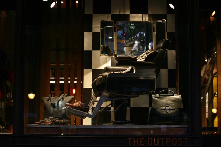 The Outpost - Scénographie étudiée en vitrine