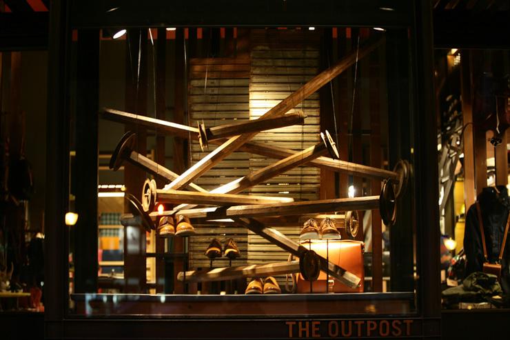 The Outpost - Des souliers, des souliers, encore des souliers