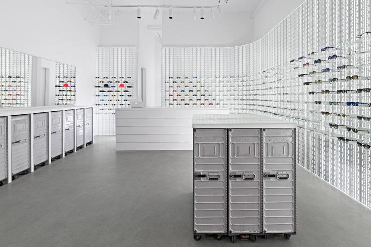 Mykita - Intérieur du magasin aux lignes futuristes