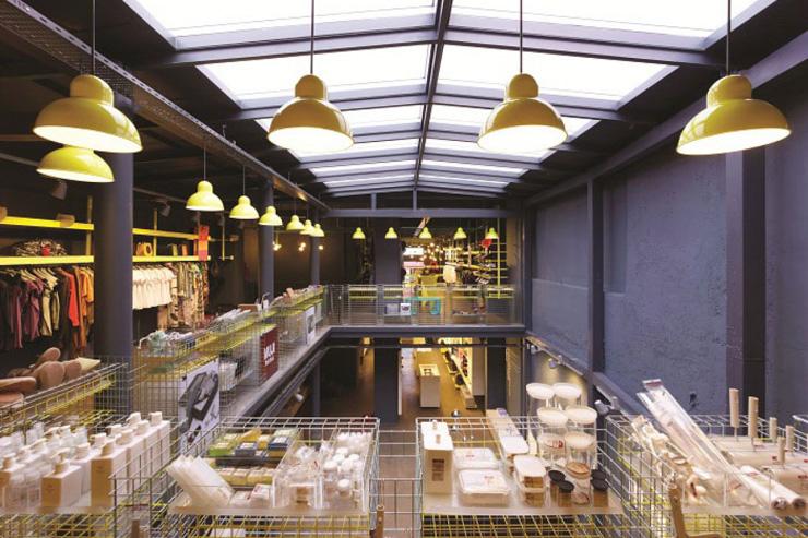 Intérieur du flagship store Bilstore à Tünel