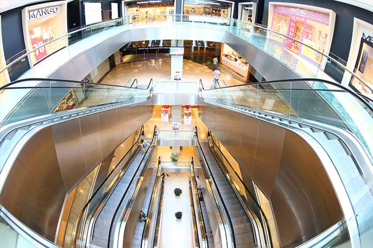 Escalators dans le mall des Trump Towers