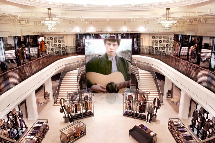 Burberry Flagship Store - Vue d'ensemble du magasin de Regent St