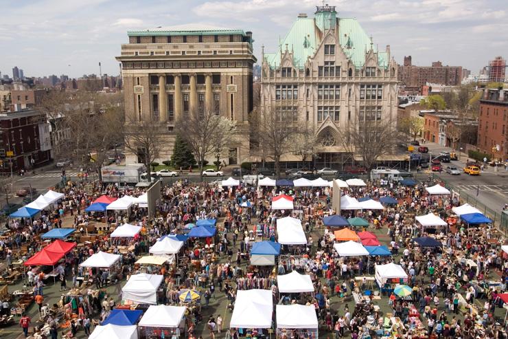 Brooklyn Flea - Vue aérienne du marché au Bishop Loughlin Memorial à Fort Greene