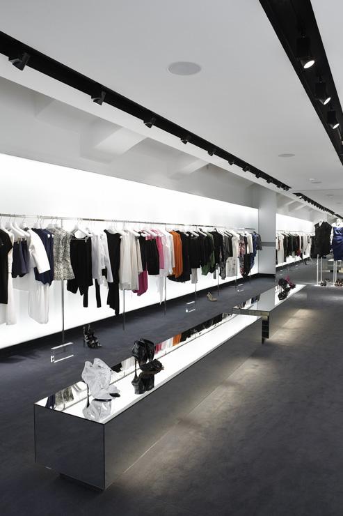 Intérieur du concept store SIMPLE - Prêt-à-porter