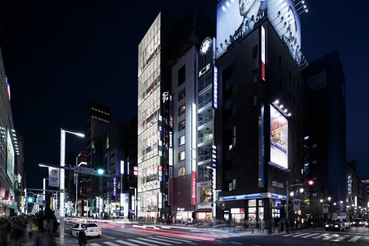 Uniqlo Ginza - Extérieur du flagship store vu de nuit