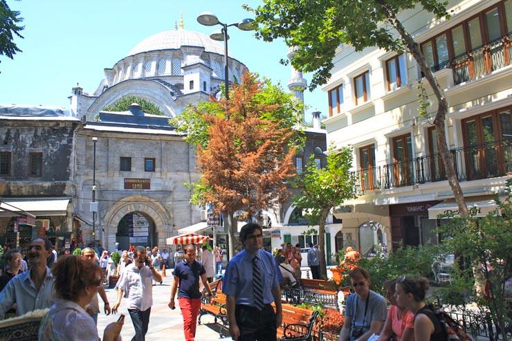 Nuruosmaniye Caddesi