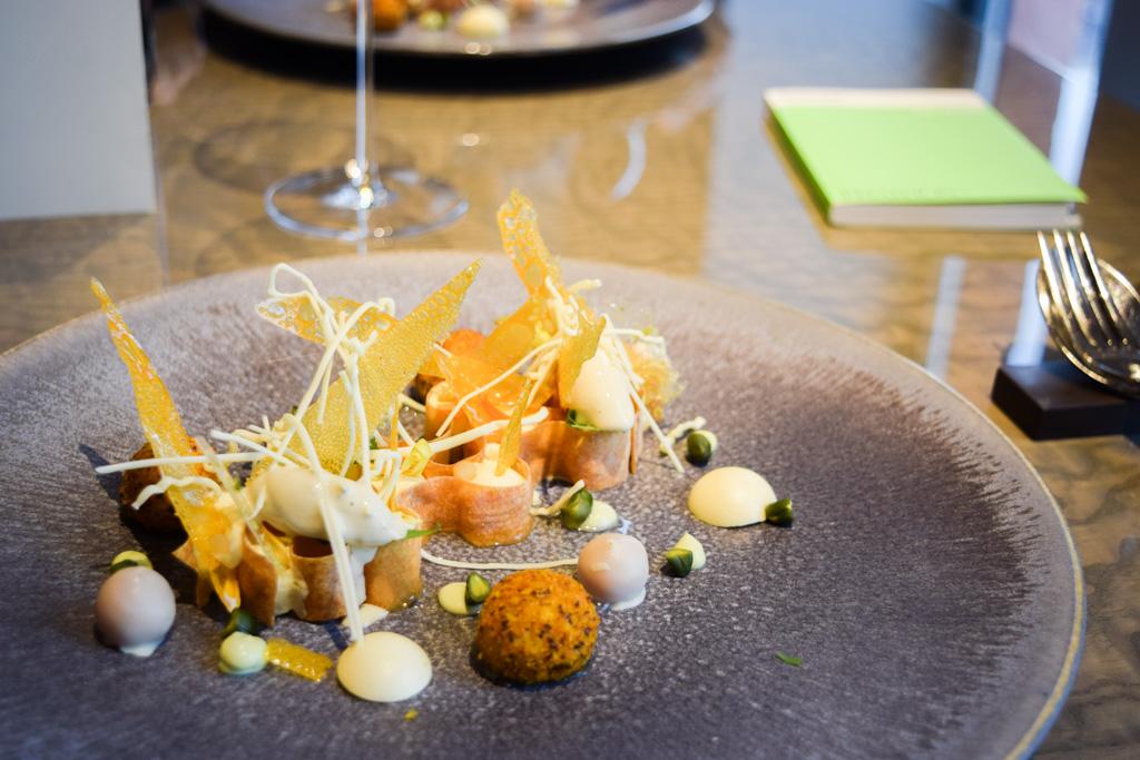 Un dessert de haute volée servi chez ’t Zilte, le restaurant de haute gastronomie perch au dernier étage du MAS © Yonder.fr