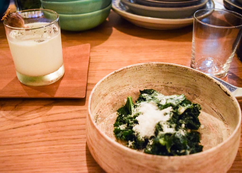 Chou kale, huîtres, poire, stracciatella © Yonder.fr