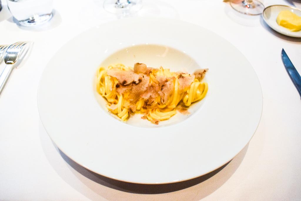 Fines Pâtes Tagliolini, Parmesan Reggiano, Râpée de Truffe Blanche d’Alba © Yonder.fr