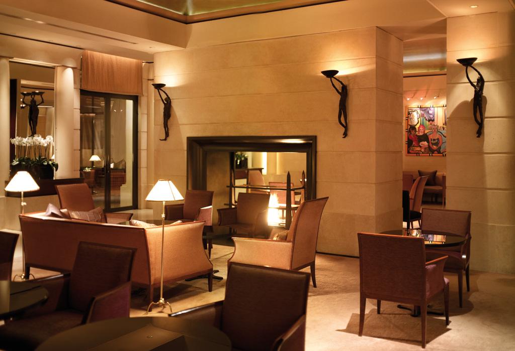 La Cheminée, le lounge intimiste et ultra chic du Park Hyatt. C’est ici qu’est servi le tea time de l’hôtel © Park Hyatt Paris-Vendôme