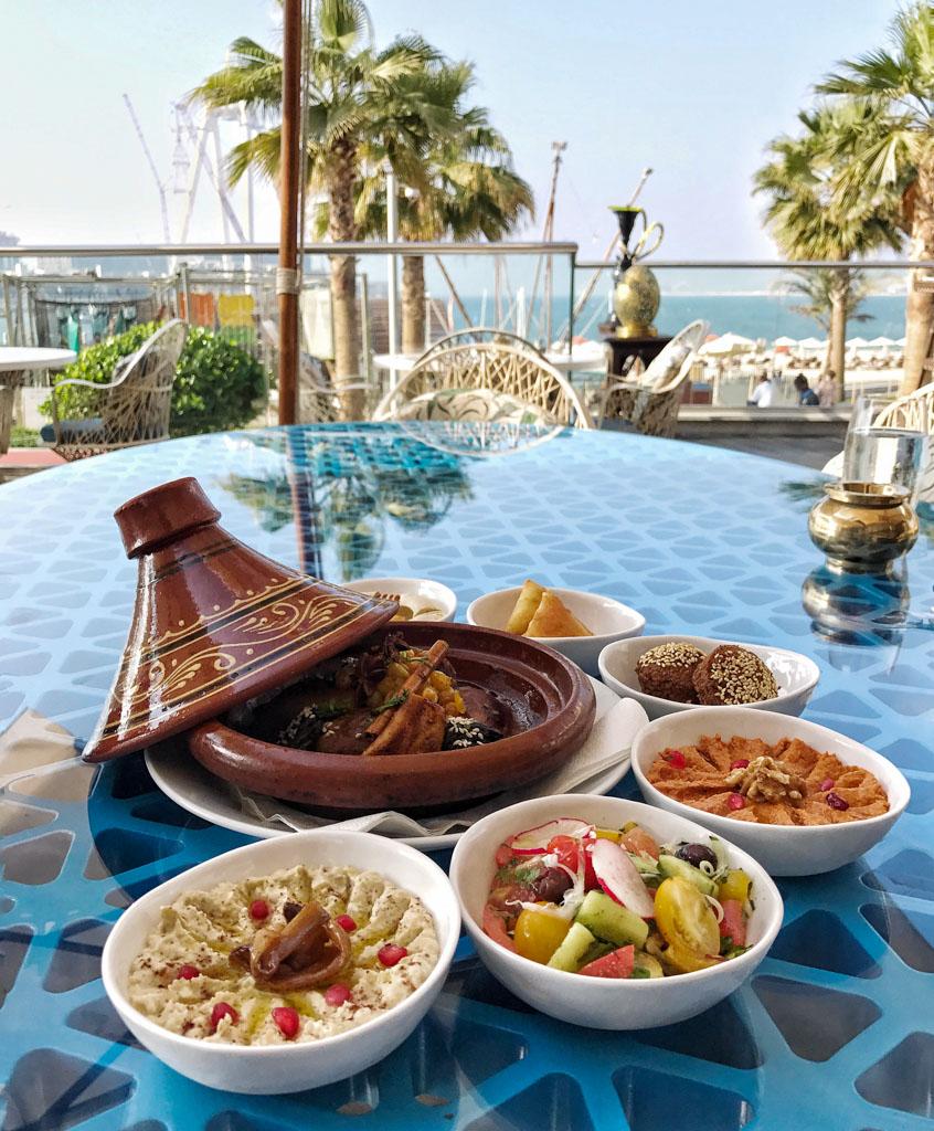 Tajines, mezzés, couscous... la cuisine nord-africaine et orientale est à l’honneur chez Almaz by Momo JBR © YONDER.fr