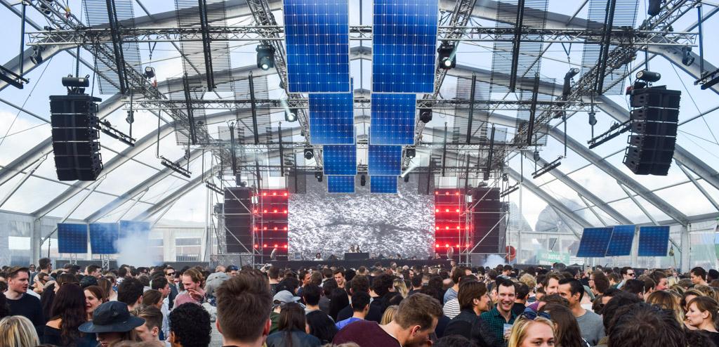 À l’intérieur de la scène Audio, très appréciée de l’ensemble des festivaliers © Yonder.fr