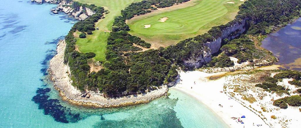 Niché dans les méandres du golf, la plage de Spérone, l’une des plus charmantes de Corse © Cala di Greco