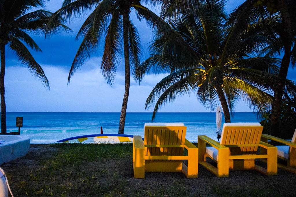 Il est à peine plus de 18 heures, la nuit tombe déjà sur la plage mais les couleurs sont splendides © Yonder.fr