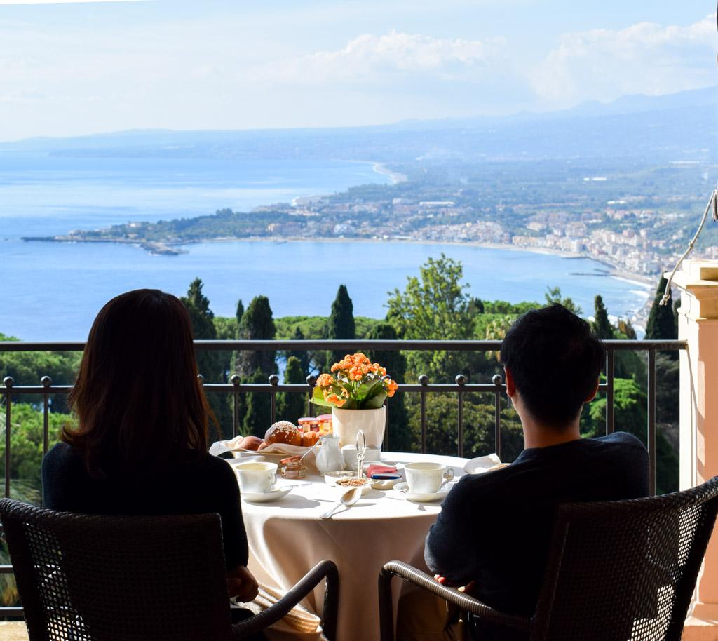 Petit-déjeuner avec vue © YONDER.fr