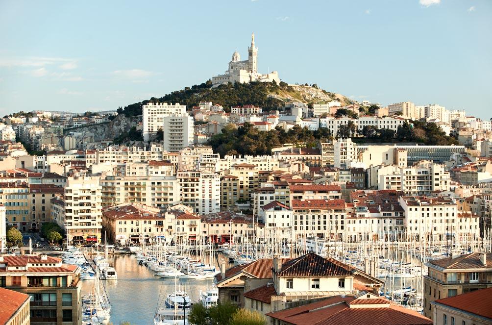 Vue sur Marseille, le Vieux-Port et Notre-Dame de la Garde depuis l’hôtel © YONDER.fr