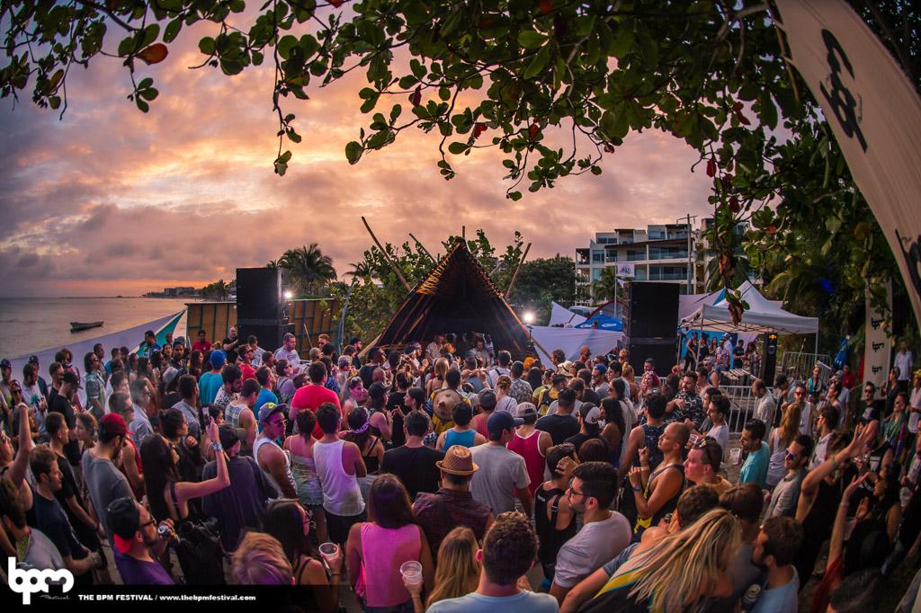 Coucher de soleil sur le Canibal Royal pendant la Crew Love party © aLIVE Coverage for TheBPMFestival.com