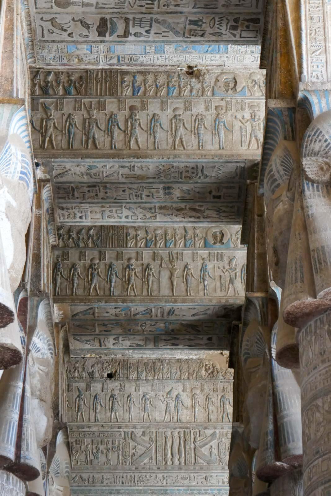 11 h - Le temple d’Hathor à Dendérah (vers - 300) renferme d’impressionnantes peintures extrêmement bien conservées