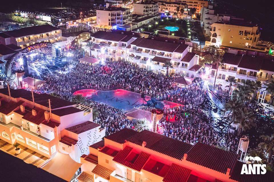 Le club-hôtel Ushuaia archi comble le 24 septembre, soir de la closing de la résidence ANTS