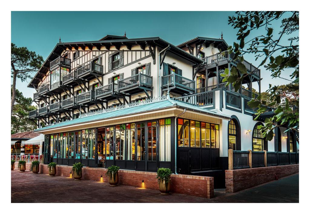 Le Ha(a)ïtza 2016, c’est d’abord une spectaculaire façade de style néo-basque, fidèle à l’architecture originelle de l’hôtel ouvert par Louis Gaume