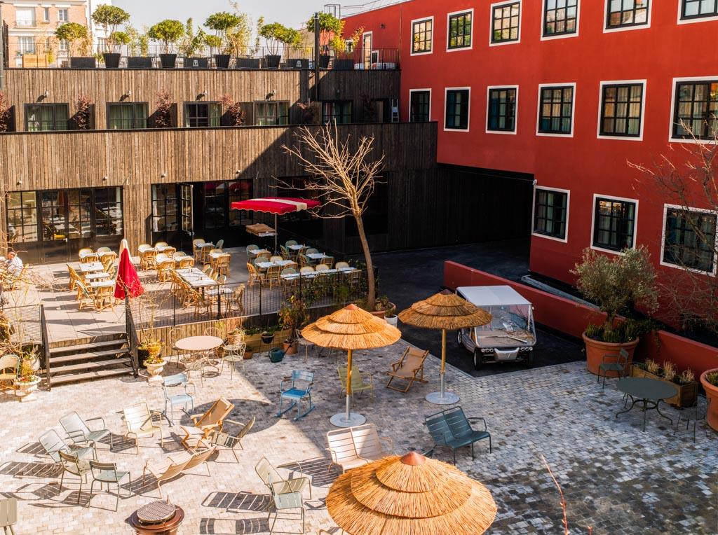 Le MOB Hotel Paris Les Puces a été pensé pour s’intégrer dans Saint-Ouen, une zone à fort potentiel aux portes de Paris et à deux pas du célèbre Marché aux Puces