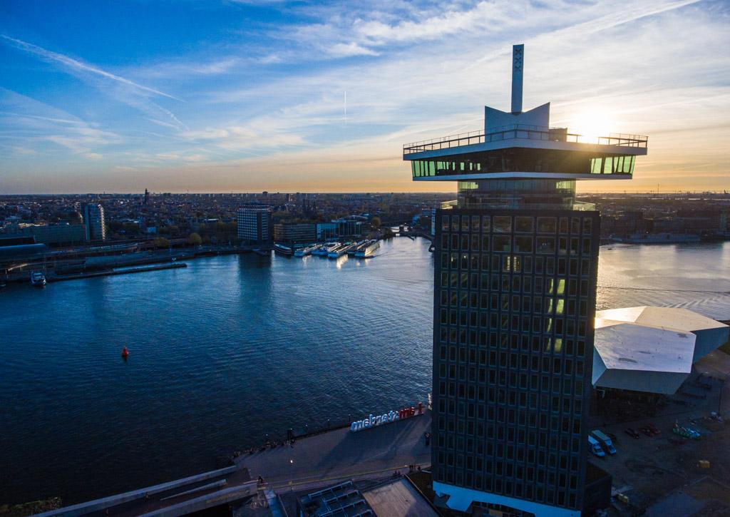 Le Sir Adam, petit frère du réputé Sir Albert, occupe les 8 premiers étages de l’iconique A’DAM Tower