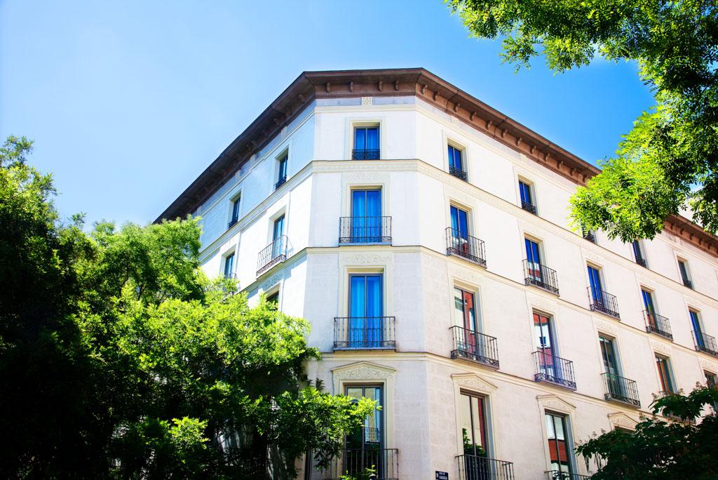 TÓTEM est situé à l’angle de deux des rues les plus animées du quartier Salamanque à Madrid