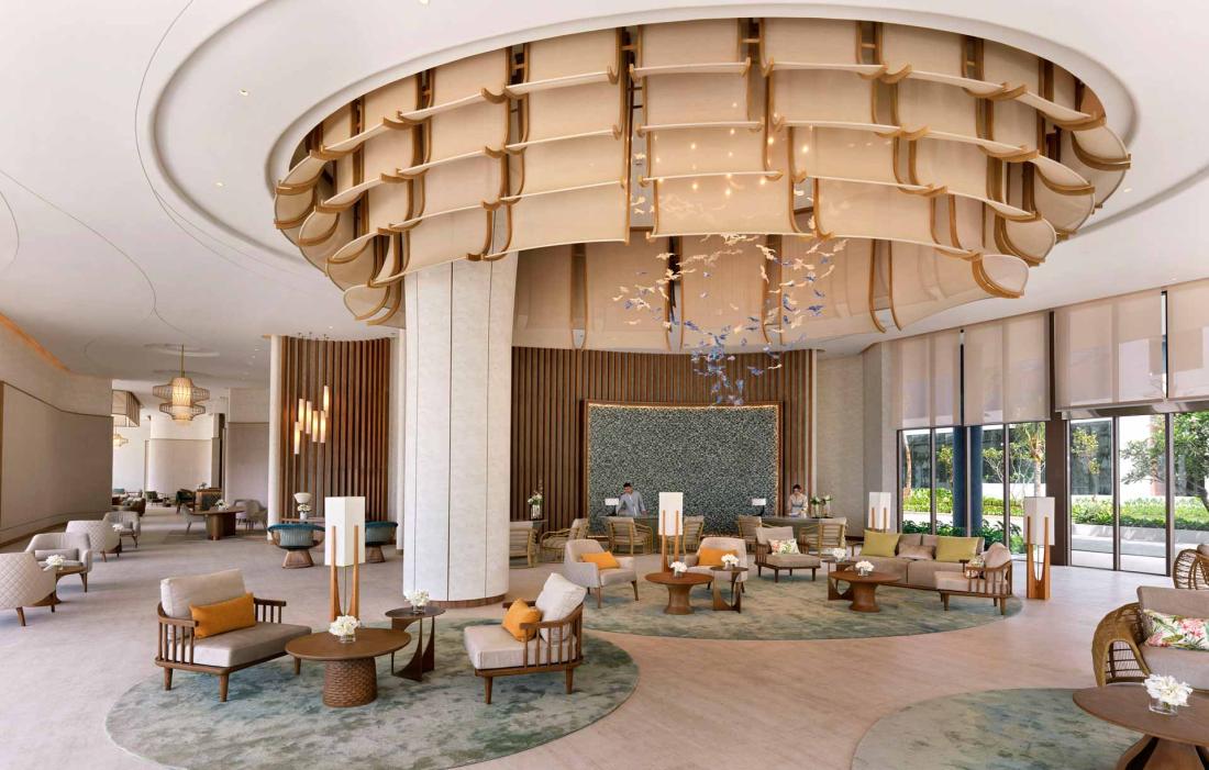 Dans le lobby, le bar Theia sert des rafraîchissements à longueur de journée et un afternoon tea Dans le lobby, le bar Theia sert des rafraîchissements à longueur de journée et un afternoon tea