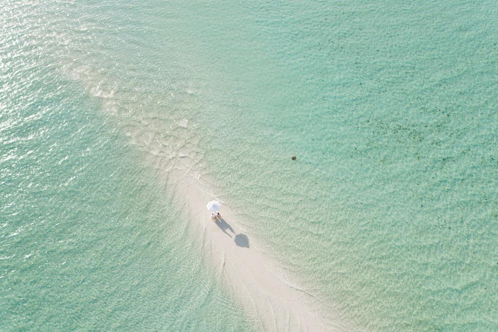 Ce lagon paradisiaque de 60 hectares est à 40 minutes d’hydravion de l’aéroport international de Malé