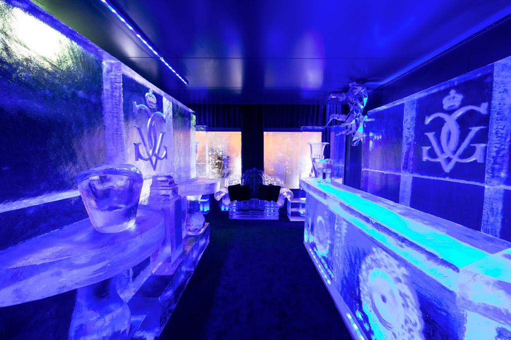 Une température de -8°C est maintenue en permanence pour permettre au bar de glace de ne pas fondre !