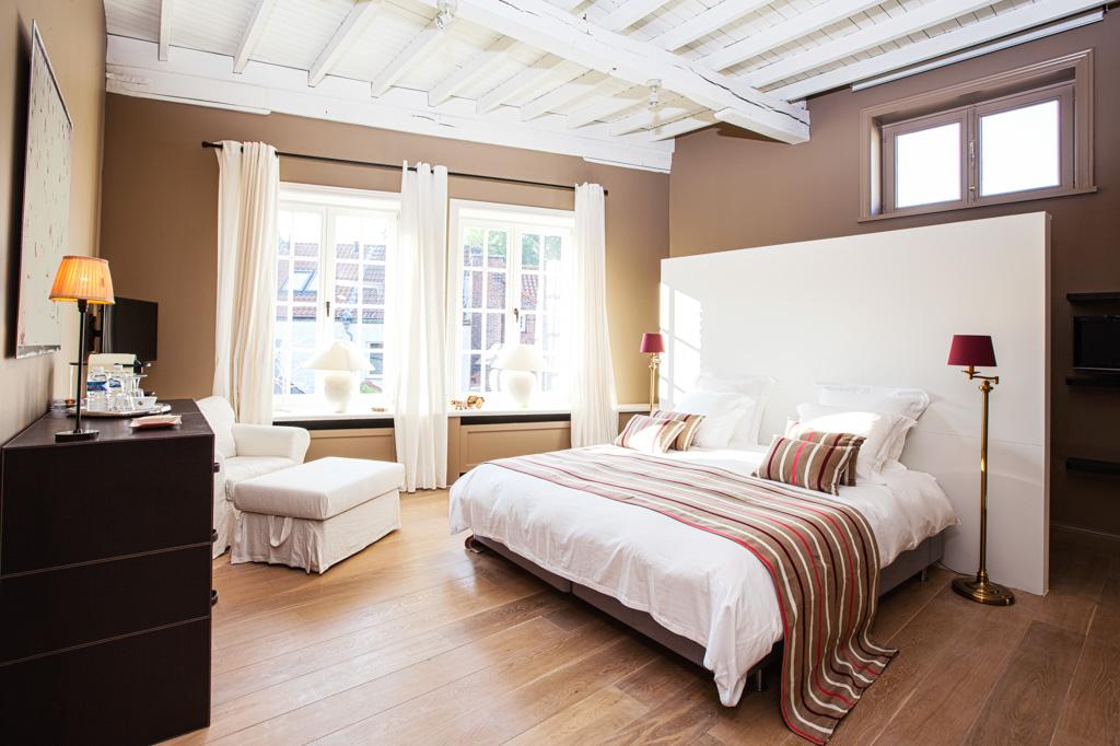 Dans les étages, deux chambres attendent les hôtes du bed & breakfast