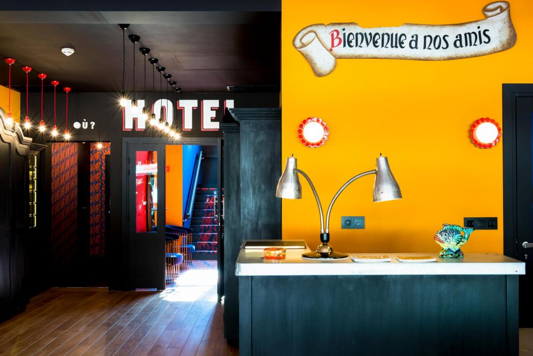 Le lobby permet une immersion immédiate dans l’univers haut en couleur de l’artiste