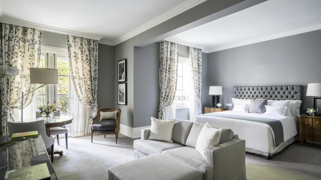 Ce palace contemporain compte 141 clés, dont 59 suites parmi les plus spacieuses de la ville