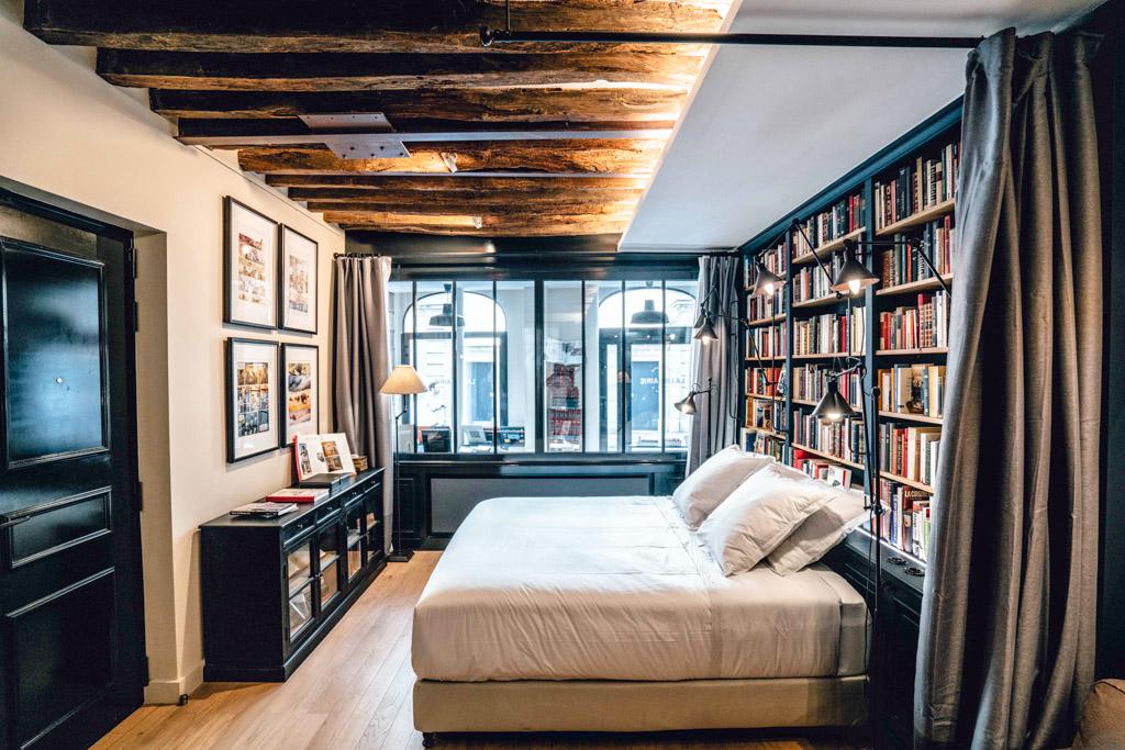 Une fois à l’intérieur, on découvre un vaste espace avec sa literie haut de gamme...