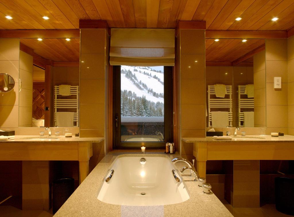 Comme toujours chez Aman, des salles de bain à couper le souffle
