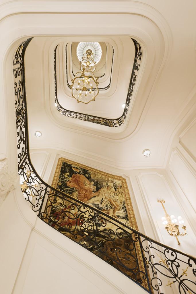 Le célèbre escalier d’honneur de l’hôtel est toujours là