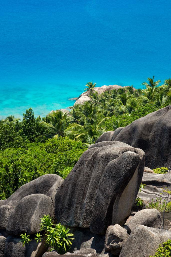Les impressionnants rochers de granit sont l’un des marqueurs visuels de l’île