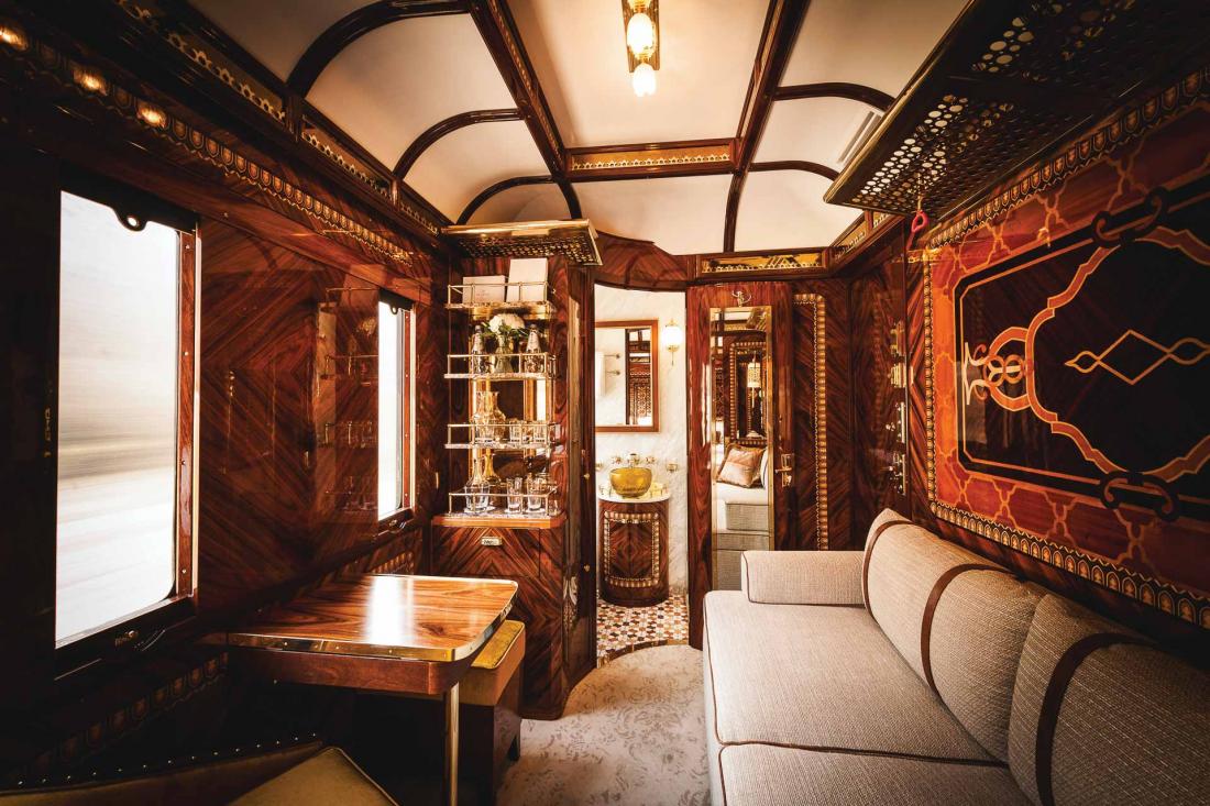 Chacune de ces suites dispose d’un salon privé avec bar et finitions luxueuses