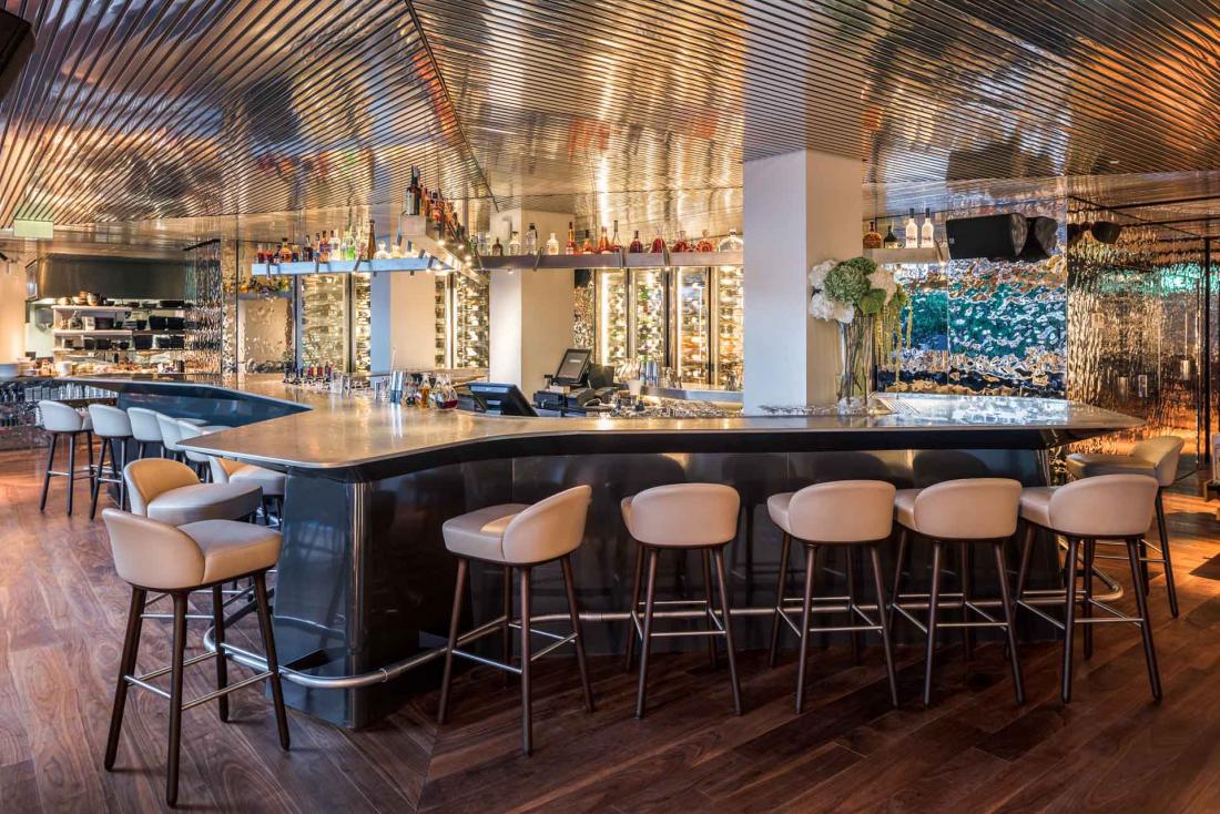 IZAKAYA Asian Kitchen & Bar est le restaurant signature des Sir Hotels