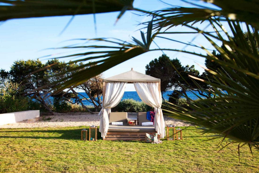 Des Beach Cabanas sont à disposition des hôtes, pour plus d’intimité