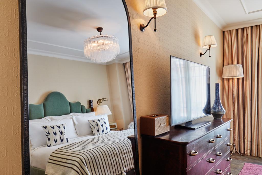 Le mobilier de la Soho House Barcelona est une combinaison de pièces européennes du milieu du XXème et d’autres faites sur-mesure pour l’hôtel