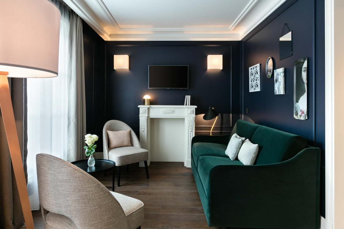 Parmi les plus vastes de l’hôtel, les chambres Deluxe offrent le confort d’un petit salon