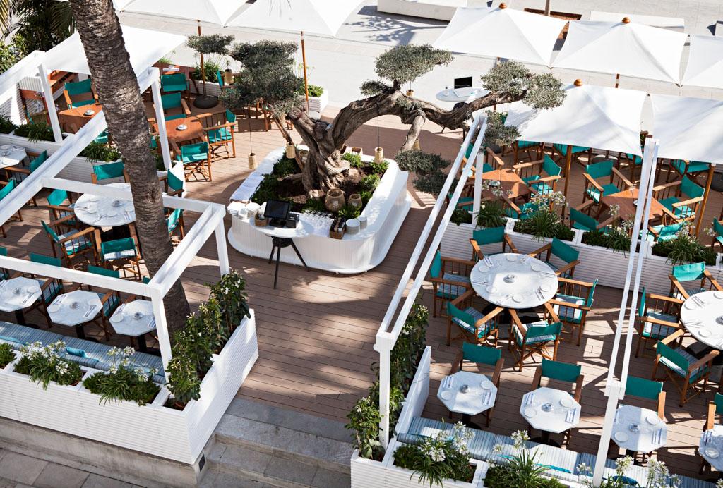 ... de 200 couverts, face à la Marina du port d’Ibiza