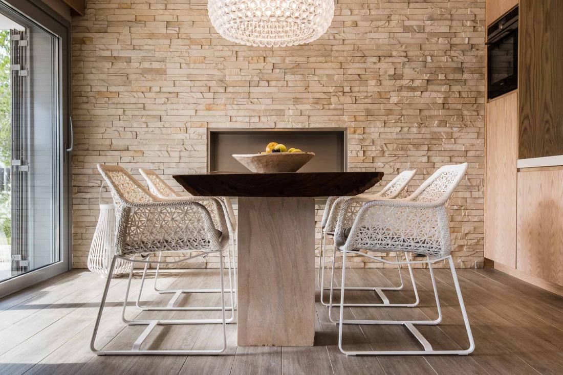 Dans le suites, le décor met à l’honneur des tons neutres et un style sobre