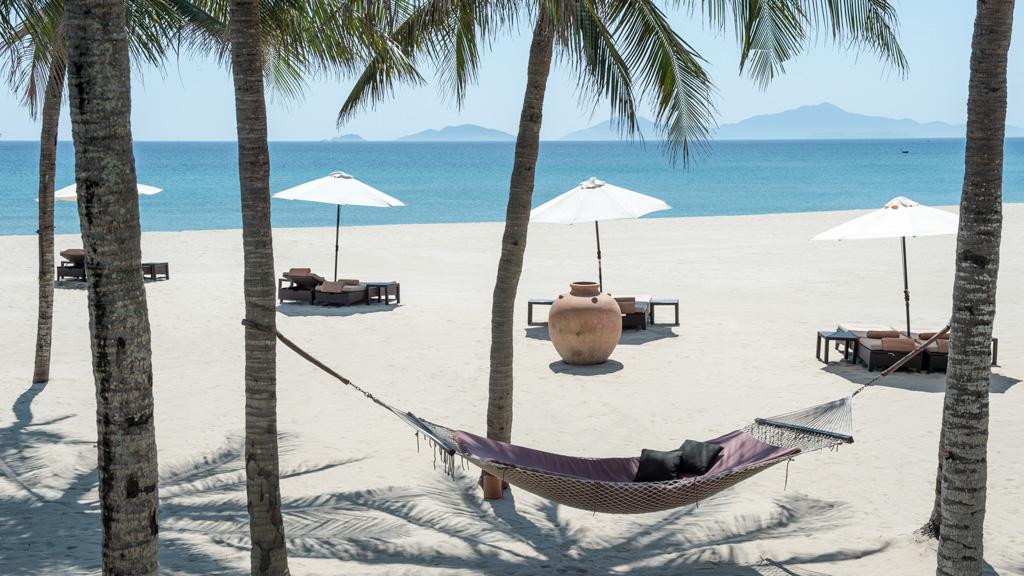 Luxe ultime, le Four Seasons The Nam Hai donne accès à une plage privée longue d’un kilomètre