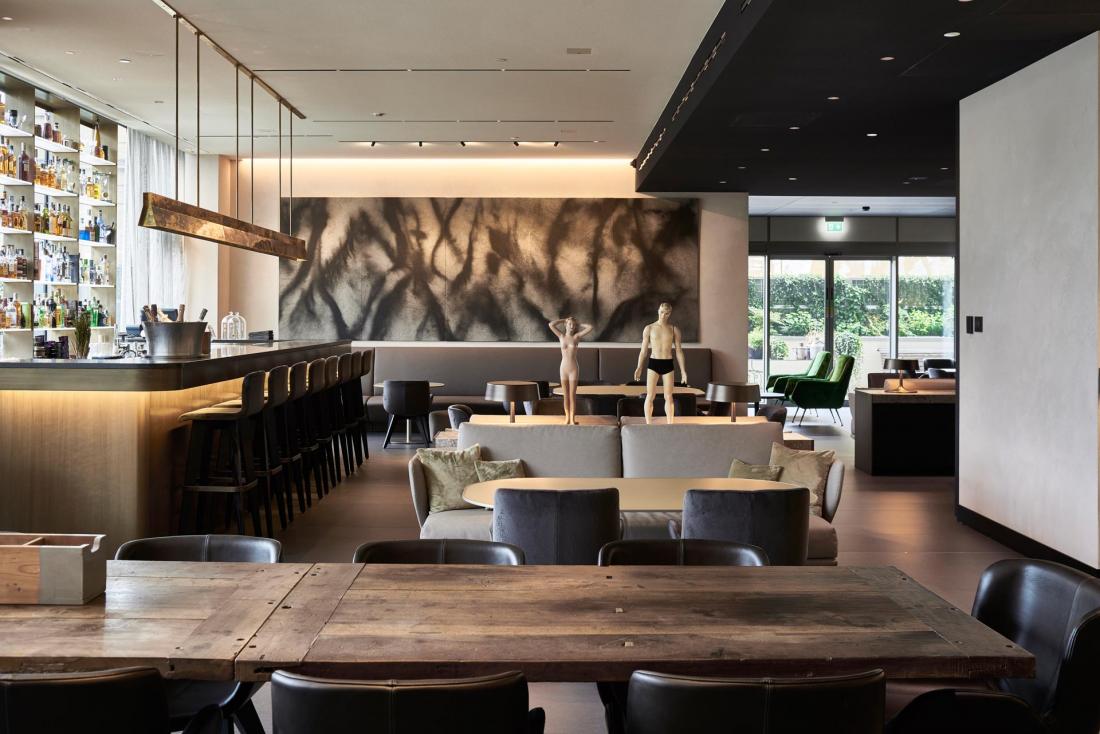 Bulk Mixology Food Bar est l’espace informel consacré au casual dining et aux cocktails