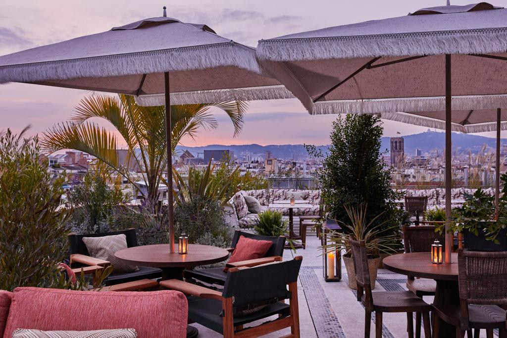 Les membres de la Soho House Barcelona ont accès à de nombreux espaces de socialisation dont un superbe rooftop