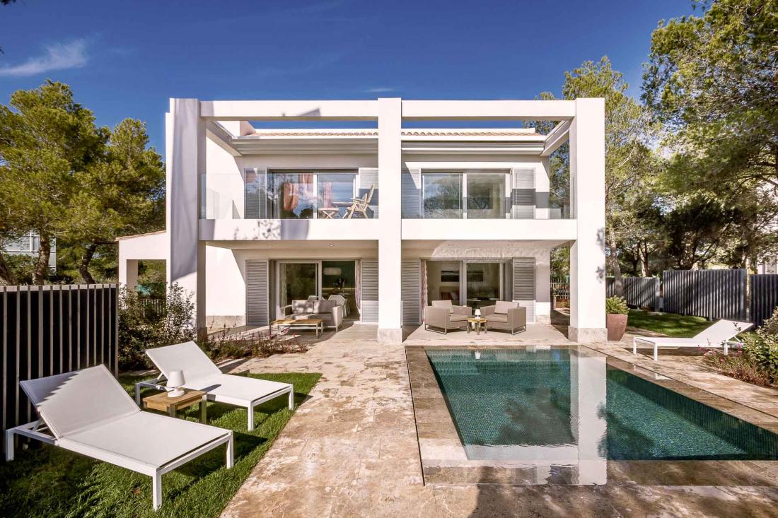 Certaines villas disposent de piscines privées...