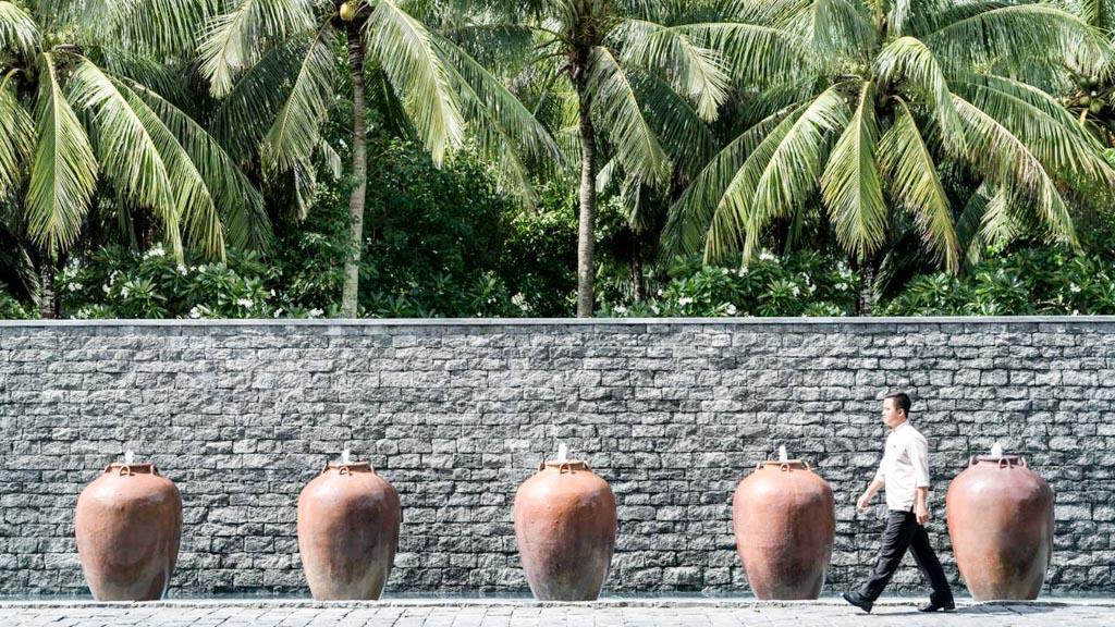 Atmosphère élégante dans l’enceinte de The Nam Hai, premier hôtel signé Four Seasons au Vietnam