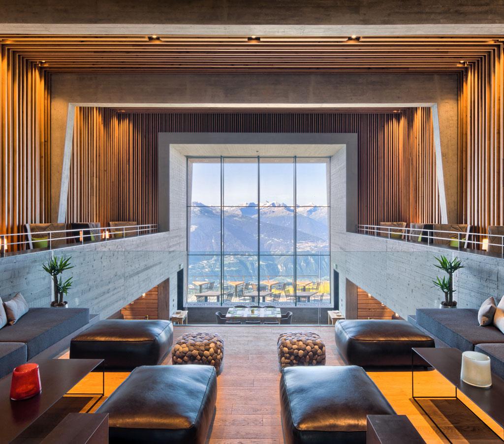 Le lobby de Chetzeron est l’un des plus beaux lobbys d’hôtel de montagne en Europe